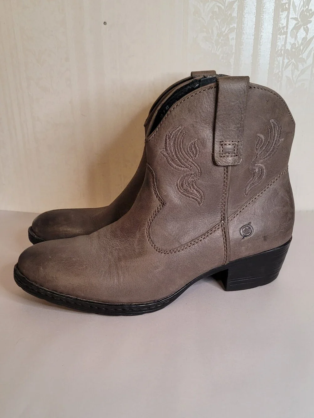 Born Riven Western Ankle Boots 10